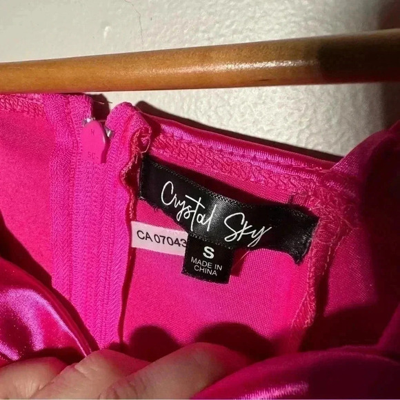 NWOT CRYSTAL SKYS HOT PINK SATIN BUSTIER/CROP TOP WITH RHINESTONE BOW DETAILS S - Picture 5 of 6